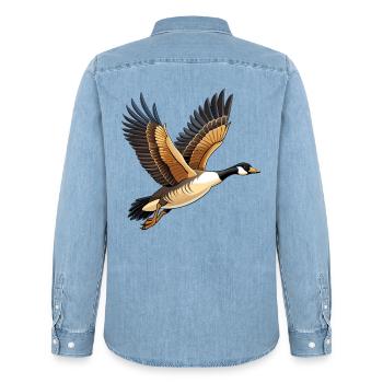 Fliegende Kanadische Gans - Männer Jeanshemd Organic von Stanley/Stella - verwaschenes Hellblau - Hinten - AI Model Male 185 light (185cm)