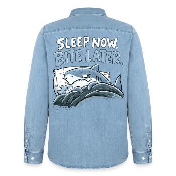 Sleep Now Bite Later Hai Schlaf Humor Haifamilie - Männer Jeanshemd Organic von Stanley/Stella - verwaschenes Hellblau - Hinten - AI Model Male 185 light (185cm)