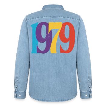 Geboren 1979 Geburtstagsgeschenk Geburtstag 79 - Männer Jeanshemd Organic von Stanley/Stella - verwaschenes Hellblau - Hinten - AI Model Male 185 light (185cm)