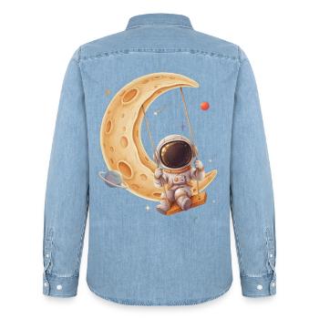 Astronaut schaukelt auf goldenem Halbmond - Männer Jeanshemd Organic von Stanley/Stella - verwaschenes Hellblau - Hinten - AI Model Male 185 light (185cm)