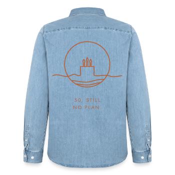 50. Geburtstagsgeschenk – 50. Immer noch kein Plan. - Männer Jeanshemd Organic von Stanley/Stella - verwaschenes Hellblau - Hinten - AI Model Male 185 light (185cm)