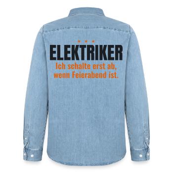 Elektriker Shirt – Ich schalte bei Feierabend ab - Männer Jeanshemd Organic von Stanley/Stella - verwaschenes Hellblau - Hinten - AI Model Male 185 light (185cm)