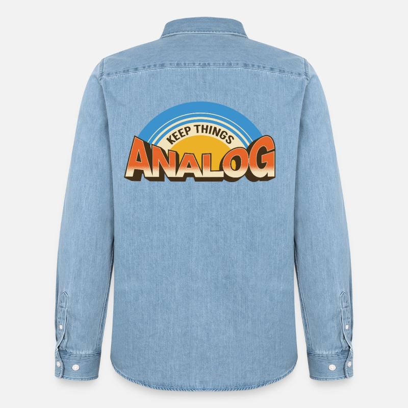 Keep Things Analog – Retro Tech-Statement - Männer Jeanshemd Organic von Stanley/Stella - verwaschenes Hellblau