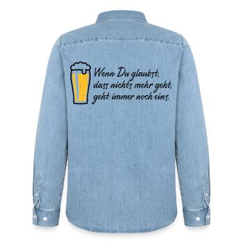 Wenn Du Glaubst, Dass Nichts Mehr Geht, Bier POS2C - Männer Jeanshemd Organic von Stanley/Stella - verwaschenes Hellblau - Hinten - AI Model Male 185 light (185cm)