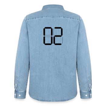 NUMMER 02 Null Zwei Geburtstag Geschenk Digital - Männer Jeanshemd Organic von Stanley/Stella - verwaschenes Hellblau - Hinten - AI Model Male 185 light (185cm)