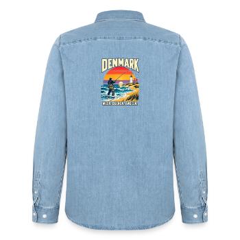 Dänemark Küstenangler Sonnenuntergang - Männer Jeanshemd Organic von Stanley/Stella - verwaschenes Hellblau - Hinten - AI Model Male 185 light (185cm)