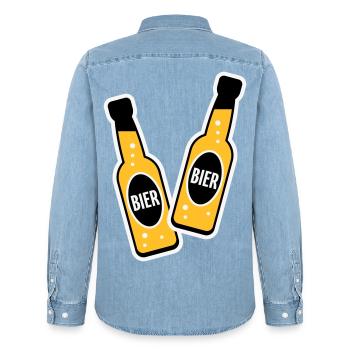 2 Bierflaschen Stoßen An (Bier Biertrinker NEG 3C) - Männer Jeanshemd Organic von Stanley/Stella - verwaschenes Hellblau - Hinten - AI Model Male 185 light (185cm)