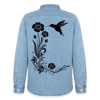 Kolibri mit Blumen und floraler Ranke - Männer Jeanshemd Organic von Stanley/Stella - verwaschenes Hellblau - Hinten - AI Model Male 185 light (185cm)