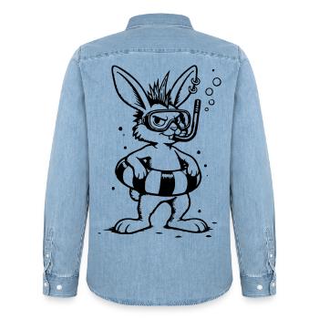 Bunny Punk, der Unterwasser-Forscher (1C) - Männer Jeanshemd Organic von Stanley/Stella - verwaschenes Hellblau - Hinten - AI Model Male 185 light (185cm)