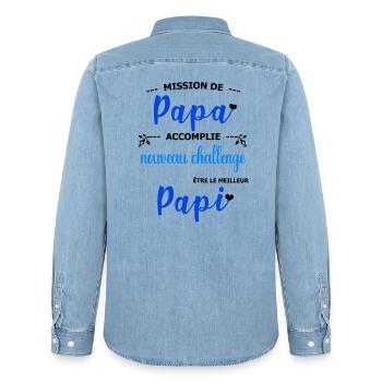 Mission de papa accomplie nouveau challenge être  - Chemise en denim homme bio Stanley/Stella - bleu clair délavé - Dos - AI Model Male 185 light (185cm)