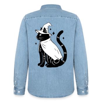 Magische Halloween Katze als Hexe - SW - Männer Jeanshemd Organic von Stanley/Stella - verwaschenes Hellblau - Hinten - AI Model Male 185 light (185cm)