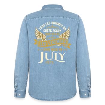 Légende Née En Juillet 1975 Anniversaire - Chemise en denim homme bio Stanley/Stella - bleu clair délavé - Dos - AI Model Male 185 light (185cm)