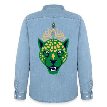 Grüner Leopard mit Feder - Männer Jeanshemd Organic von Stanley/Stella - verwaschenes Hellblau - Hinten - AI Model Male 185 light (185cm)