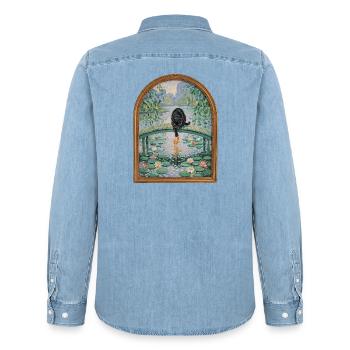 Schwarzer Kater angelt Koi im Seerosenteich - Männer Jeanshemd Organic von Stanley/Stella - verwaschenes Hellblau - Hinten - AI Model Male 185 light (185cm)