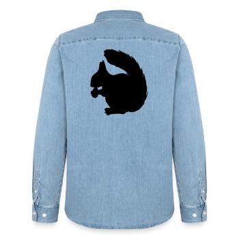 Écureuil avec figure d’ombre de noix - Chemise en denim homme bio Stanley/Stella - bleu clair délavé - Dos - AI Model Male 185 light (185cm)