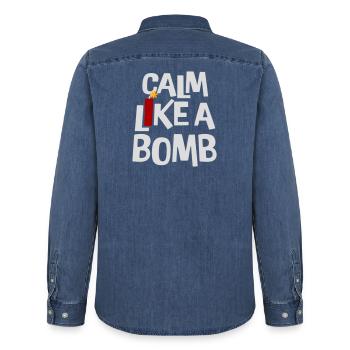 Calme comme une bombe Paradoxe Ironie Humour Blague explosive - Chemise en denim homme bio Stanley/Stella - bleu moyen délavé  - Dos - AI Model Male 185 light (185cm)