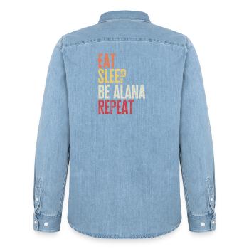 Iss, schlaf Sei Alana, wiederhole Retro-Name - Männer Jeanshemd Organic von Stanley/Stella - verwaschenes Hellblau - Hinten - AI Model Male 185 light (185cm)