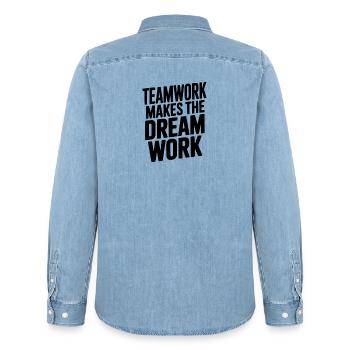 Le travail d’équipe fait fonctionner le rêve - Chemise en denim homme bio Stanley/Stella - bleu clair délavé - Dos - AI Model Male 185 light (185cm)