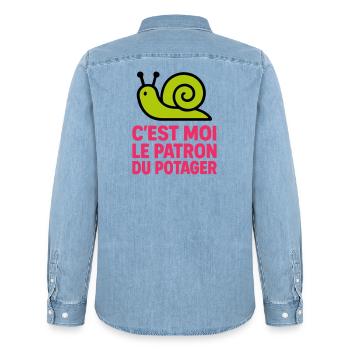 C'est Moi le Patron du Potager : Design Escargot - Chemise en denim homme bio Stanley/Stella - bleu clair délavé - Dos - AI Model Male 185 light (185cm)
