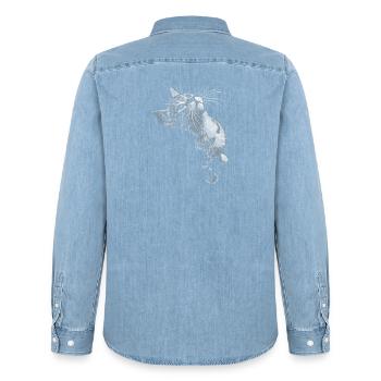 Regard de chat ronronnant en niveaux de gris - Chemise en denim homme bio Stanley/Stella - bleu clair délavé - Dos - AI Model Male 185 light (185cm)