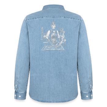 John Tyler beim BBQ-Grillen - Männer Jeanshemd Organic von Stanley/Stella - verwaschenes Hellblau - Hinten - AI Model Male 185 light (185cm)