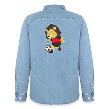 Löwe Fußballspieler Fußball - Männer Jeanshemd Organic von Stanley/Stella - verwaschenes Hellblau - Hinten - AI Model Male 185 light (185cm)