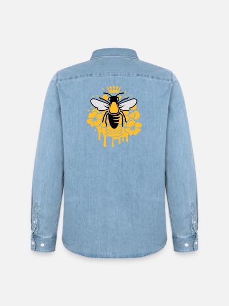 A bee with a crown - Men’s Organic Denim Shirt by Stanley/Stella - light wash