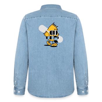 Un poussin avec une planche de snowboard, lunettes - Chemise en denim homme bio Stanley/Stella - bleu clair délavé - Dos - AI Model Male 185 light (185cm)
