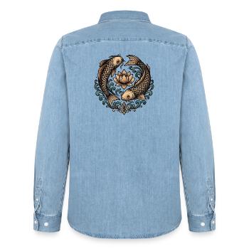 Tatouage d’harmonie du cercle de koi et lotus - Chemise en denim homme bio Stanley/Stella - bleu clair délavé - Dos - AI Model Male 185 light (185cm)