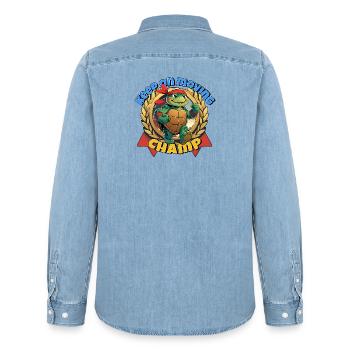 Kampf-Turtle mit rotem Bandana - Männer Jeanshemd Organic von Stanley/Stella - verwaschenes Hellblau - Hinten - AI Model Male 185 light (185cm)