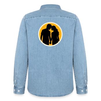 Couple Silhouette Amour Romance Petit ami de la Saint-Valentin - Chemise en denim homme bio Stanley/Stella - bleu clair délavé - Dos - AI Model Male 185 light (185cm)