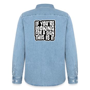 If You're Looking For A Sign This Is It Lustig - Männer Jeanshemd Organic von Stanley/Stella - verwaschenes Hellblau - Hinten - AI Model Male 185 light (185cm)