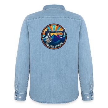 Ride Fast Sip Slow Retro Bike Abzeichen - Männer Jeanshemd Organic von Stanley/Stella - verwaschenes Hellblau - Hinten - AI Model Male 185 light (185cm)