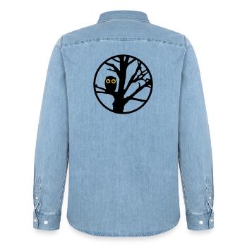 Eine Eule sitzt auf einem Baum - Männer Jeanshemd Organic von Stanley/Stella - verwaschenes Hellblau - Hinten - AI Model Male 185 light (185cm)