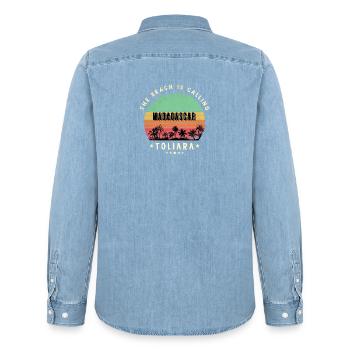 Design de plage de Toliara à Madagascar - Chemise en denim homme bio Stanley/Stella - bleu clair délavé - Dos - AI Model Male 185 light (185cm)