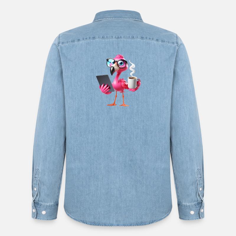 Flamingo im Büro mit Tablet & Kaffee - Männer Jeanshemd Organic von Stanley/Stella - verwaschenes Hellblau