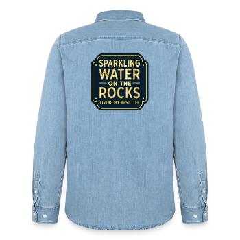 Sparklendes Wasser auf Felsen Neon - Männer Jeanshemd Organic von Stanley/Stella - verwaschenes Hellblau - Hinten - AI Model Male 185 light (185cm)