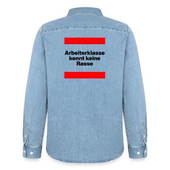 ARBEITERKLASSE KENNT KEINE RASSE, NIE WIEDER JETZT - Männer Jeanshemd Organic von Stanley/Stella - verwaschenes Hellblau - Hinten - AI Model Male 185 light (185cm)
