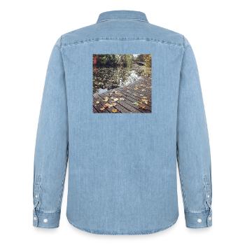 Herbstpfad am Wasser - Männer Jeanshemd Organic von Stanley/Stella - verwaschenes Hellblau - Hinten - AI Model Male 185 light (185cm)