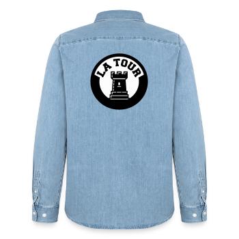 Logo La Tour Pièce d'Échecs Style Emblème Cercle - Chemise en denim homme bio Stanley/Stella - bleu clair délavé - Dos - AI Model Male 185 light (185cm)