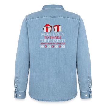 Most Likely to Shake the Presents Weihnachten Spaß - Männer Jeanshemd Organic von Stanley/Stella - verwaschenes Hellblau - Hinten - AI Model Male 185 light (185cm)
