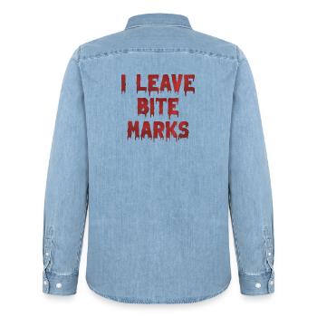bite marks blutspuren - Männer Jeanshemd Organic von Stanley/Stella - verwaschenes Hellblau - Hinten - AI Model Male 185 light (185cm)