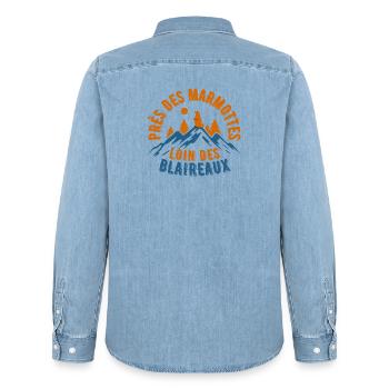 Rester en montagnes avec les marmottes - Chemise en denim homme bio Stanley/Stella - bleu clair délavé - Dos - AI Model Male 185 light (185cm)