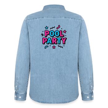 Pool Party 90er Schriftzug - Männer Jeanshemd Organic von Stanley/Stella - verwaschenes Hellblau - Hinten - AI Model Male 185 light (185cm)