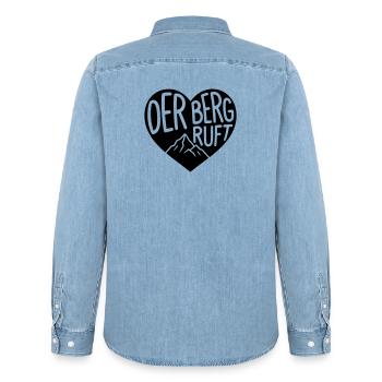 Der Berg ruft, wandern Herzdesign - Männer Jeanshemd Organic von Stanley/Stella - verwaschenes Hellblau - Hinten - AI Model Male 185 light (185cm)
