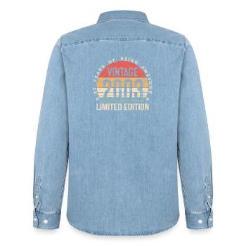 23 ans Vintage 2003 édition limitée 23e anniversaire - Chemise en denim homme bio Stanley/Stella - bleu clair délavé - Dos - AI Model Male 185 light (185cm)