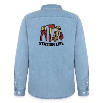 Icône de la brigade des pompiers de la Station Life - Chemise en denim homme bio Stanley/Stella - bleu clair délavé - Dos - AI Model Male 185 light (185cm)