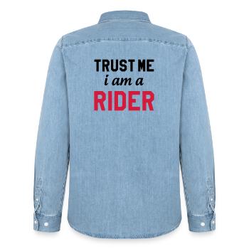 Trust me i am a Rider - Männer Jeanshemd Organic von Stanley/Stella - verwaschenes Hellblau - Hinten - AI Model Male 185 light (185cm)