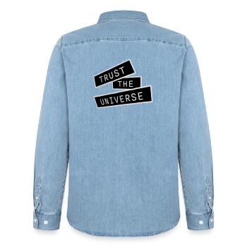 Trust The Universe Spirituell Universum Zitat Logo - Männer Jeanshemd Organic von Stanley/Stella - verwaschenes Hellblau - Hinten - AI Model Male 185 light (185cm)