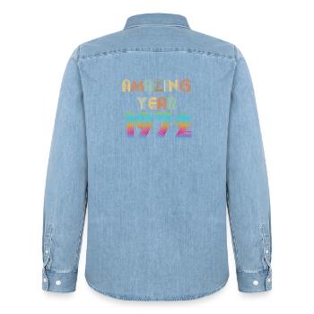 Amazing YEAR 1972 - Chemise en denim homme bio Stanley/Stella - bleu clair délavé - Dos - AI Model Male 185 light (185cm)